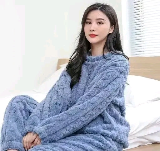 (Copy) Women’s Cozy Plush Winter Loungewear Set | Soft & Warm 2-Piece Nightwear